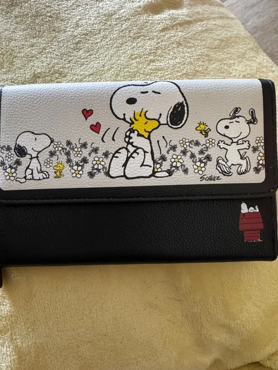 The Bradford Exchange Snoopy & Woodstock Black and White Trifold Wallet - Picture 2 of 9